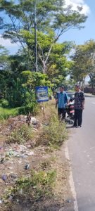 Kasie Trantib Kecamatan Sokaraja Langsung Ke Lokasi Sampah Yang Berada Di Jalan Sultan agung - Karangrau Sokaraja 