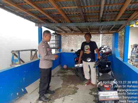 Sambangi Warga Karangklesem , Bhabinkamtibmas Purwokerto Selatan Ingatkan Antisipasi Curanmor