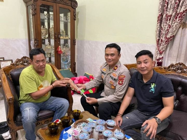 1-Penyerahan-1-Satu-pucuk-Senpi-rakitan-Laras-pendek-jenis-locok-oleh-Kepala-Desa-Kota-Baru-secara-Sukarela-768x576-1.jpg