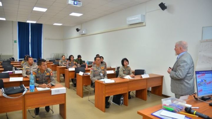 14-personel-Polri-jalani-latihan-768x432-1.jpg