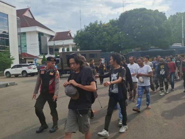 23-preman-berkedok-jukir-liar-di-768x576-1.jpg