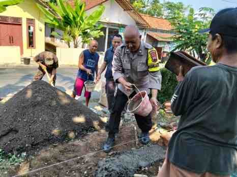 Bhabinkamtibmas Ajibarang Pererat Kedekatan Dengan Warga
