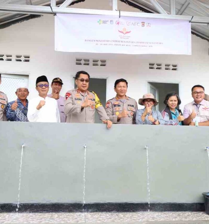 Bakti-Sosial-Hari-Bhayangkara-ke-76-Kapolda-NTB-Resmikan-Fasilitas-Air-Bersih-di-Dusun-Aik-Mual-Lombo-5.jpg