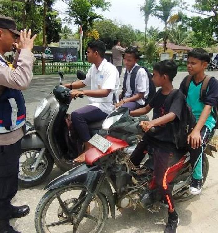 Demi-Keselamatan-Bhabinkamtibmas-Polsek-Darul-Aman-Imbau-Anak-di-Bawah-Umur-yang-Naik-Sepeda-Motor.jpeg