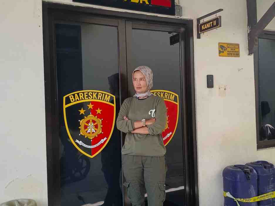 DUGAAN PRAKTIK ILEGAL DI TEMPAT KARAOKE WILAYAH KARANG GAYAM , LC DI BAWAH UMUR & MIRAS ILEGAL DILAPORKAN WARGA