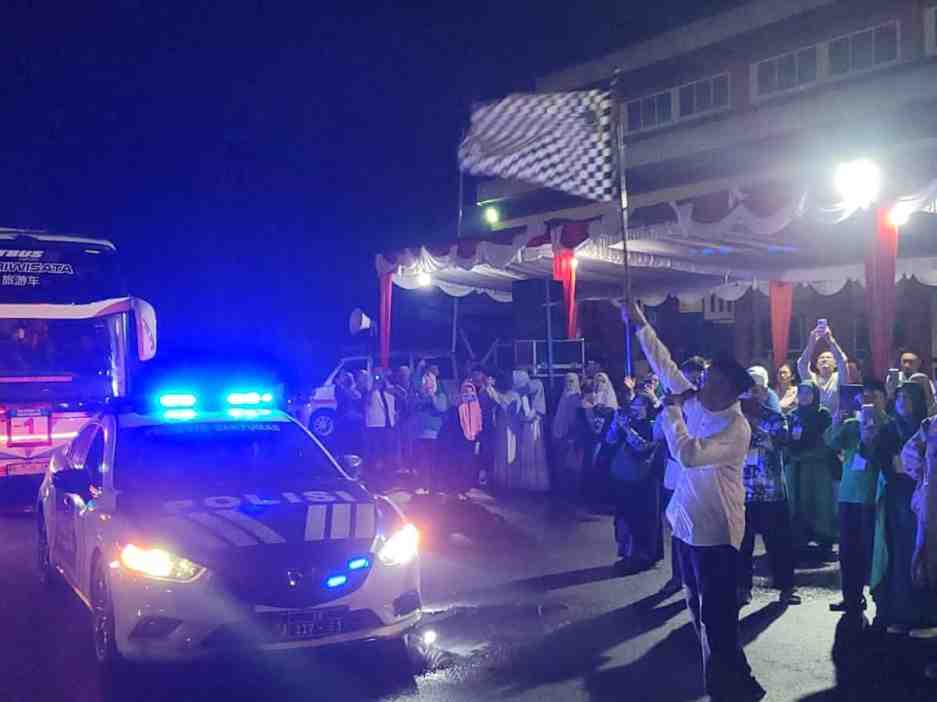 Bupati Banyumas Lepas 356 Jamaah Calon Haji Kloter 74-SOC