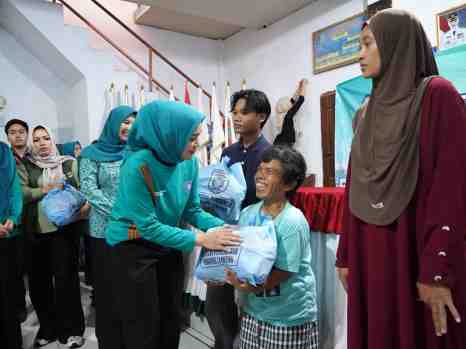 TP PKK Provinsi Lampung Hadir di Tengah Masyarakat, Salurkan Bantuan Sosial dan Dukungan Gizi Anak