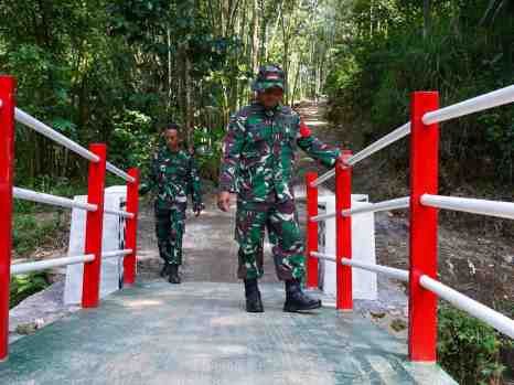 Menjelang Penutupan TMMD Ke 127 , Dan SSK Satgas Lakukan Pengecekan Jembatan Merah Putih Rampung 100 Persen