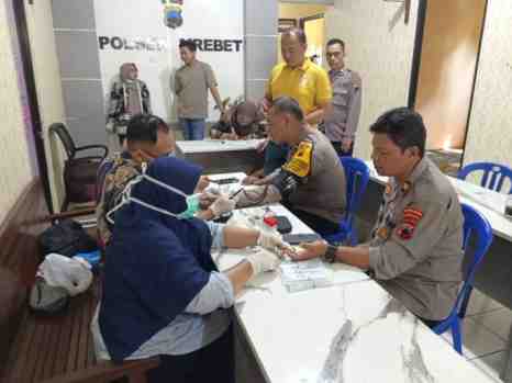 Polsek Mrebet Gandeng Puskesmas Gelar Pemeriksaan Kesehatan Personel