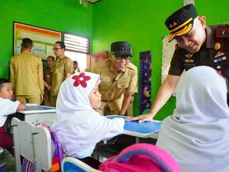 Hari Pertama Sekolah, Gubernur Lampung Bersama Kajati Turun Langsung Pastikan Makan Bergizi Gratis Berjalan Optimal
