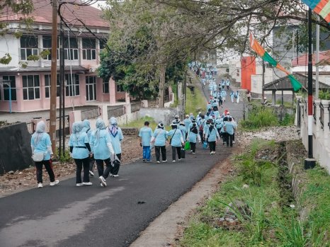 Purnama Wulan Sari Mirza Lepas Peserta Jalan Sehat Lansia, Ajak Wujudkan Lansia Sehat dan Bahagia