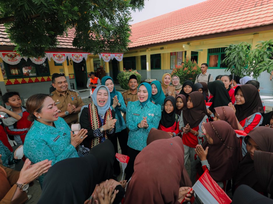 Canangkan Desa TAPIS dan Luncurkan Sekolah Lansia di Kampung Rukti Endah, Ketua TP PKK Lampung Dorong Pembangunan SDM Dimulai dari Desa