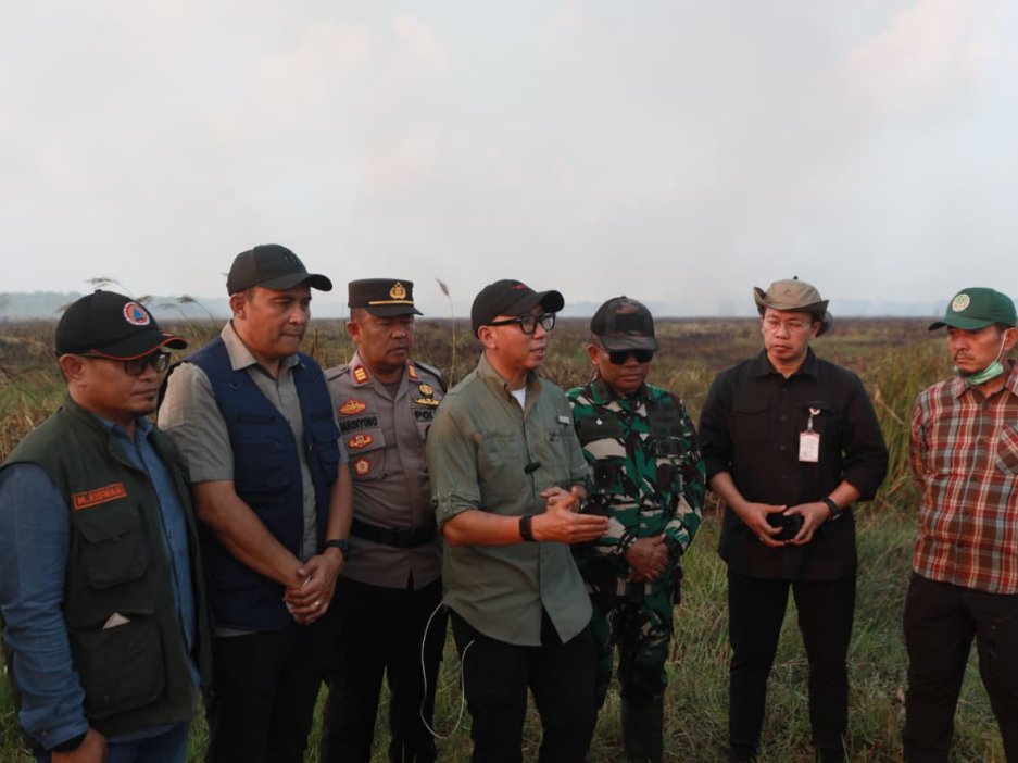 Gubernur Mirza Pastikan Penanganan Kebakaran di Braja Harjosari Terkendali, Tim Gabungan Cegah Api Masuk TN Way Kambas