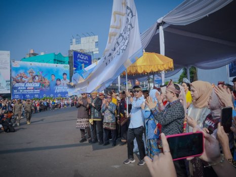 Puncak Festival Krakatau XXXV 2026, Gubernur Mirza Flag Off Lampung Tapis Karnaval