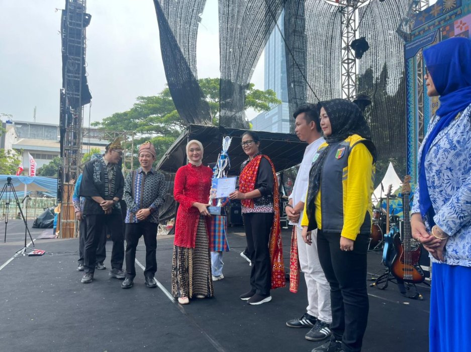 Tampilkan Kreativitas dan Budaya Lampung, Peserta Terbaik Tapis Karnaval 2026 Raih Penghargaan