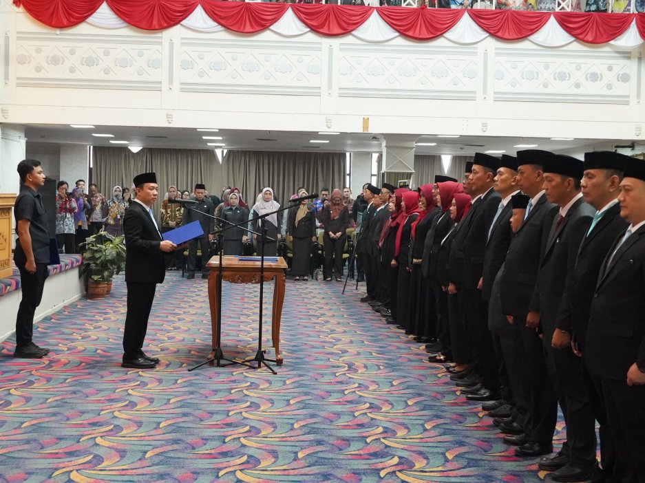 Sekdaprov Marindo Lantik Pejabat Administrator dan Pengawas, Gubernur Minta Kinerja Makin Berdampak