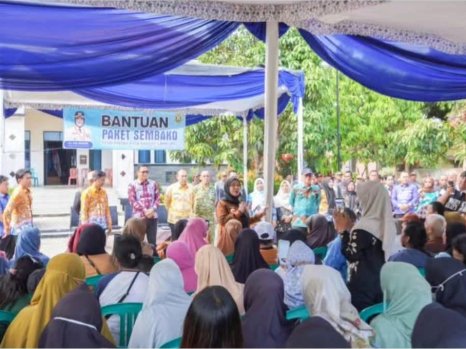 Pemkot Bandar Lampung Salurkan Bantuan Sembako Secara langsung Oleh Hj. Eva Dwiana