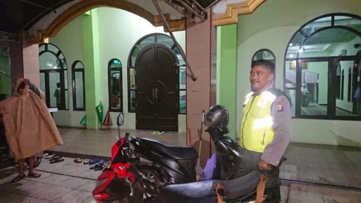Jaga-Kamtibmas-Ramadhan-Polresta-Palangka-Raya-Pam-Sholat-Tarawih-Masjid-Al-Munawwarah-768x432-1.jpeg