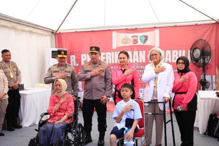 KAPOLRI-BAKSOS-DI-KARAWANG-3-768x512-1.jpg