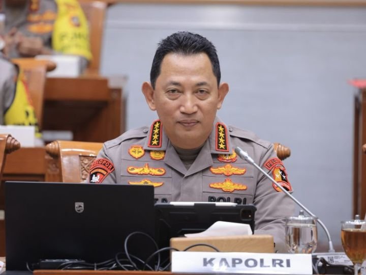 KAPOLRI-DI-DPR-6-768x576-1.jpg
