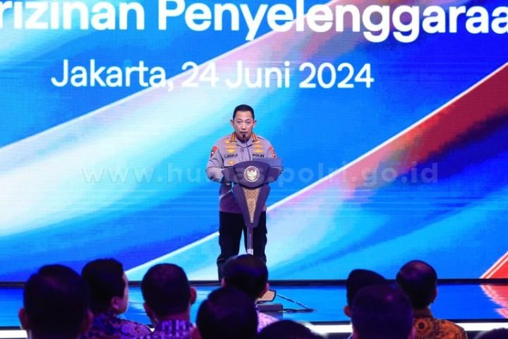 KAPOLRI-RESMIKAN-APLIKASI-PERIZINAN-1-768x512-1.jpg