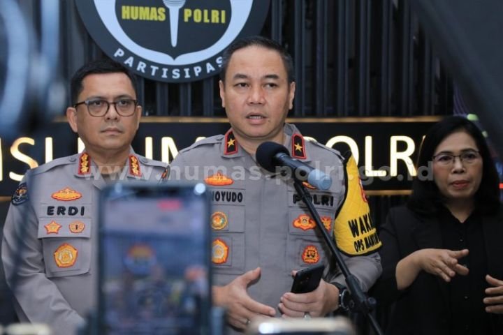 KAROPENMAS-DIVISI-HUMAS-POLRI-2-768x512-1.jpg