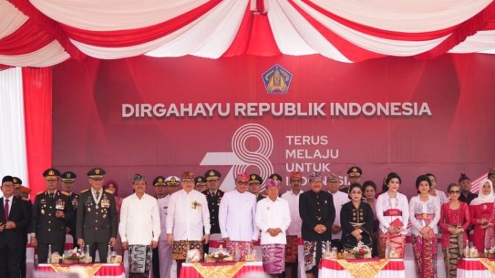 Kapolda-Bali-Hadiri-Upacara-Peringatan-HUT-Ke-78-Kemerdekaan-RI-di-Lapangan-Puputan-Renon-768x432-1.jpeg