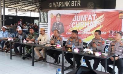 Kapolres-Aceh-Timur-Silaturahmi-Bersama-Warga-Peureulak-dalam-Program-Jumat-Curhat.jpg