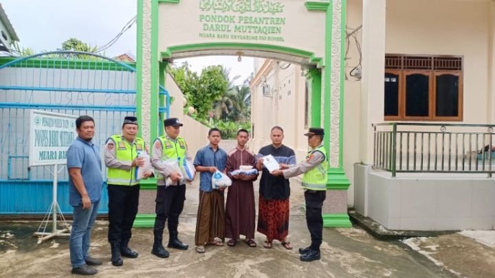 Kegiatan-bakti-sosial-Polres-OKI-3-768x432-1.jpeg