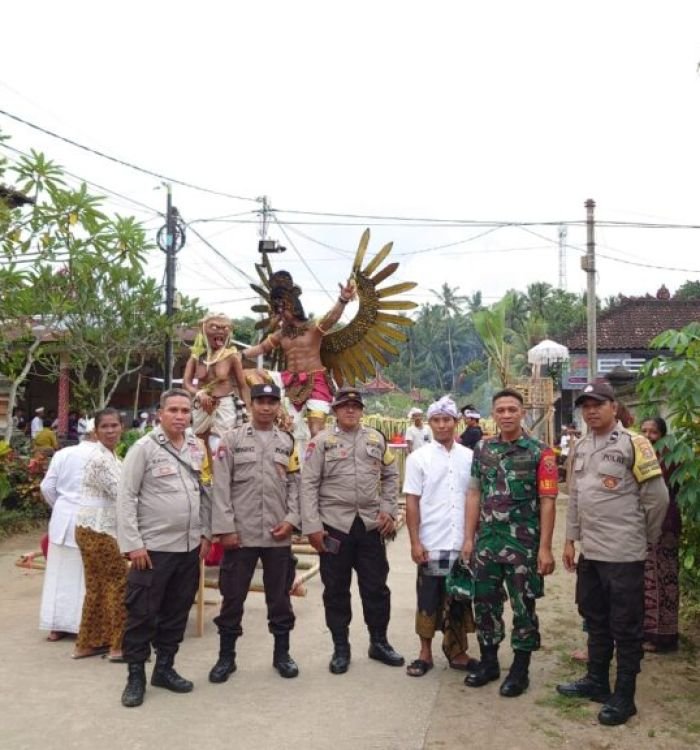 Patroli-Rutin-Antisipasi-Gangguan-Kamtibmas-di-wilayah-Hukum-Polsek-Batulayar-2-768x576-1.jpeg