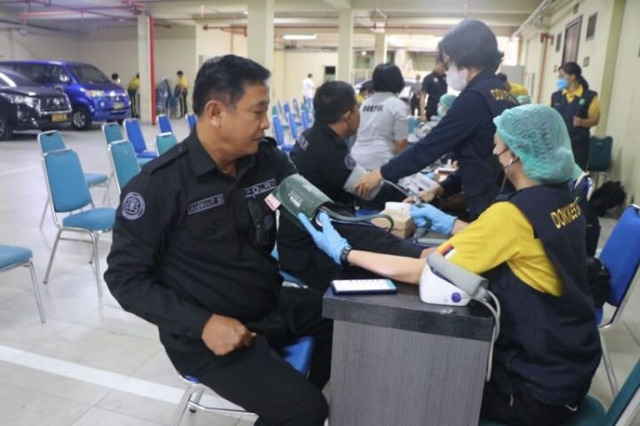 Polda-Bali-Gelar-Vaksinasi-Covid-19-Dosis-Booster-ke-2-768x512-1.jpeg