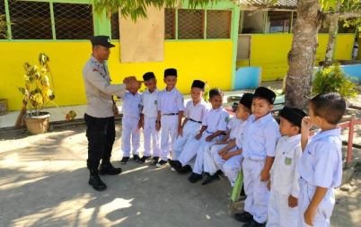 Polisi-Sahabat-Anak-Upaya-Kanit-Binmas-Polsek-Idi-Tunong-Polres-Aceh-Timur-Tanamkan-Disiplin-Sejak-Dini.jpg