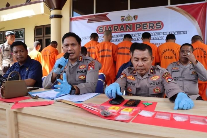Polres-Lombok-Barat-Ungkap-Tindak-Pidana-Narkotika-di-Labuapi-Pengungkapan-Terbesar-Tahun-Ini-4-768x512-1.jpeg