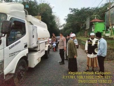 Polsek-Kadipaten-Bantu-Pengamanan-Pawai-Taaruf-Dalam-Menyambut-Tahun-Baru-Islam-1444-H-768x576-1.jpeg