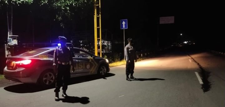 Polsek-Labuapi-Ingatkan-Pemotor-Tidak-melalui-jalur-cepat-di-Jalan-By-Pass-1.jpeg