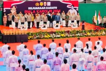 Tim-Karate-Polda-Sumsel-Sabet-12-Emas-7-Perak-dan-4-Perunggu-di-Kejuaraan-Karate-Piala-Kapolri-2024-National-Karate-Open-Championship-5-768x556-1.jpeg