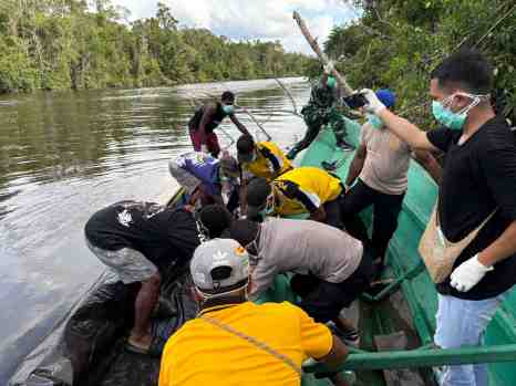 Polsek Asgon Evakuasi Jasad Korban Tenggelam Di Sungai Eci Distrik Assue