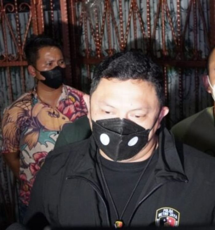 dirkrimum_polda_metro_jaya_kombes_pol_hengki_haryadi_beri_keteran_840x576-1-768x432-1.jpg