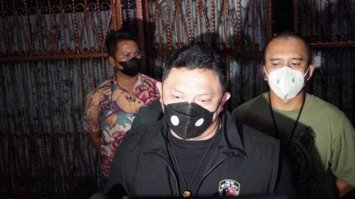 dirkrimum_polda_metro_jaya_kombes_pol_hengki_haryadi_beri_keteran_840x576-1-768x432-1.jpg