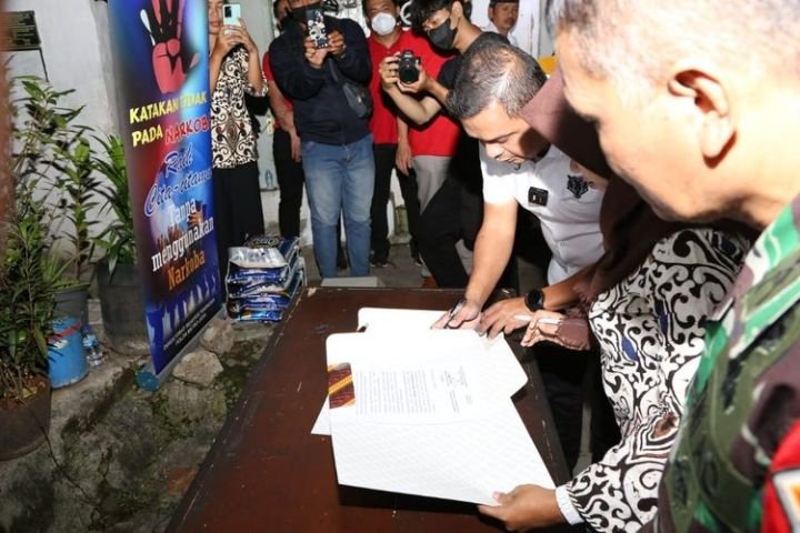 dirresnarkoba-kombes-mukti-juharsa-deklarasi-kampung-boncos-digganti-kampung-kiapang-bersinar-1.jpg