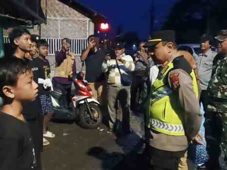Polsek Sewon Gelar Patroli Subuh Gabungan: Edukasi Bahaya Petasan