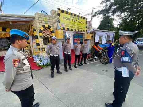 Posyan Ketupat Mahakam Di Simpang 3 Pendidikan Siaga 24 Jam