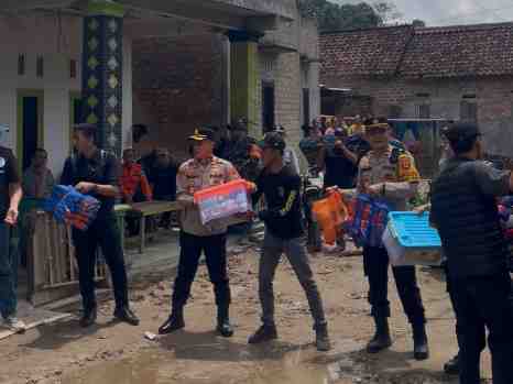 Polri Tangani Bencana Alam Di Manduriang