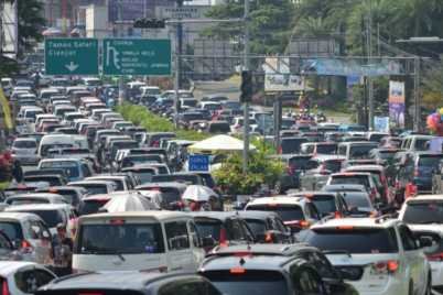 jalur-puncak-macet-1-768x501-1.jpg