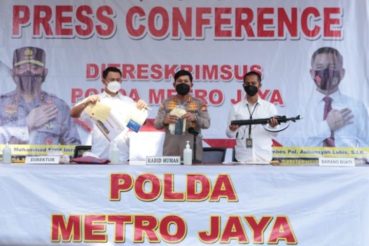 kabid-humas-rilis-penangkapan-kasus-hoak-melalui-snack-video-768x512-1.jpg