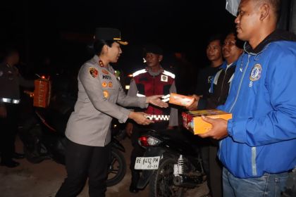kapolres-lampung-timur-gelar-sahur-on-the-road-wujudkan-kepedulian-dan-kehadiran-polri-di-masyarakat.jpg