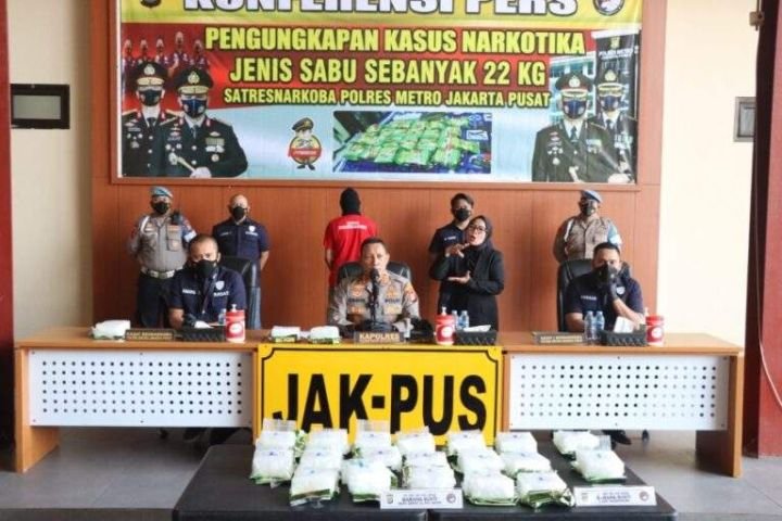 kapolres_metro_jakarta_pusat_kombes_pol_komarudin_840x576-768x512-1.jpeg