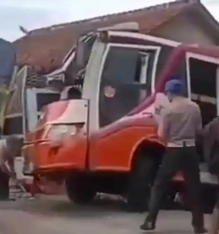 kecelakaan-bus-di-banyumass.webp