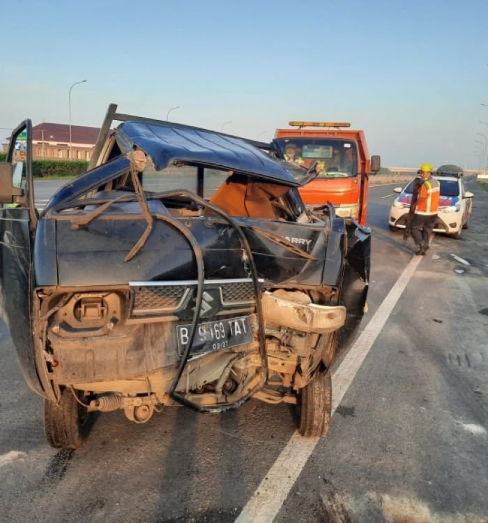 kecelakaan_mobil_terjadi_di_jalan_tol_tangerangmerak_km_63600_840x576.jpeg