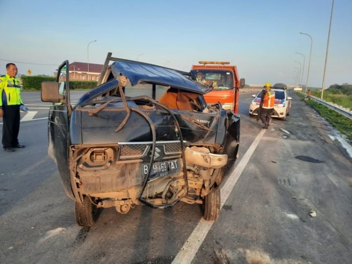 kecelakaan_mobil_terjadi_di_jalan_tol_tangerangmerak_km_63600_840x576.jpeg